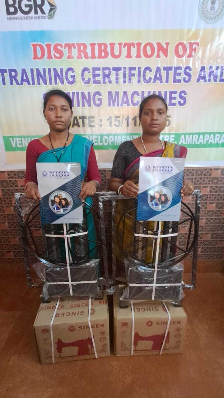 बीजीआर कंपनी ने 83 प्रशिक्षुओं को दी सिलाई मशीन