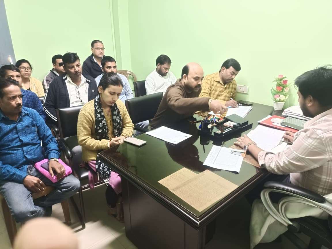 बीडीओ ने आवास सहायकों के साथ की बैठक
