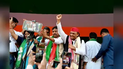 Bihar Election 2025: बेटियों को साइकिल से लेकर युवाओं को लैपटॉप तक, अखिलेश ने दिया तेजस्वी को विकास मंत्र