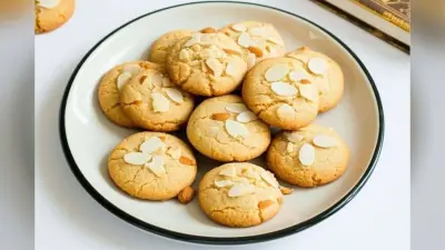 Almond Cookies Recipe: बच्चों के टिफिन के लिए बनाएं न्यूट्रिशस बादाम कुकीज़, आसान रेसिपी के साथ