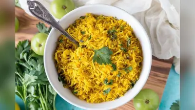 Amla Fried Rice Recipe: खट्टे-मीठे आंवले से बनाएं हेल्दी फ्राइड राइस – ट्राइ करें विटामिन C से भरपूर रेसिपी