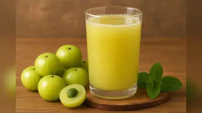 Amla Juice Recipe: मिनटों में बनाएं विटामिन C से भरपूर आंवला जूस, शरीर को रखेगा एनर्जी से भरपूर