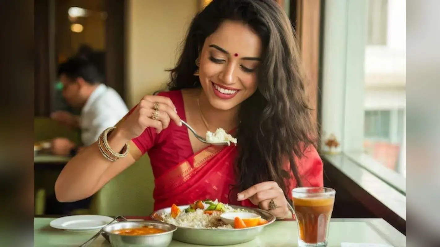 Astro tips For Food: अन्न का अनादर बिगाड़ देता है घर का भाग्य, जानें कैसे
