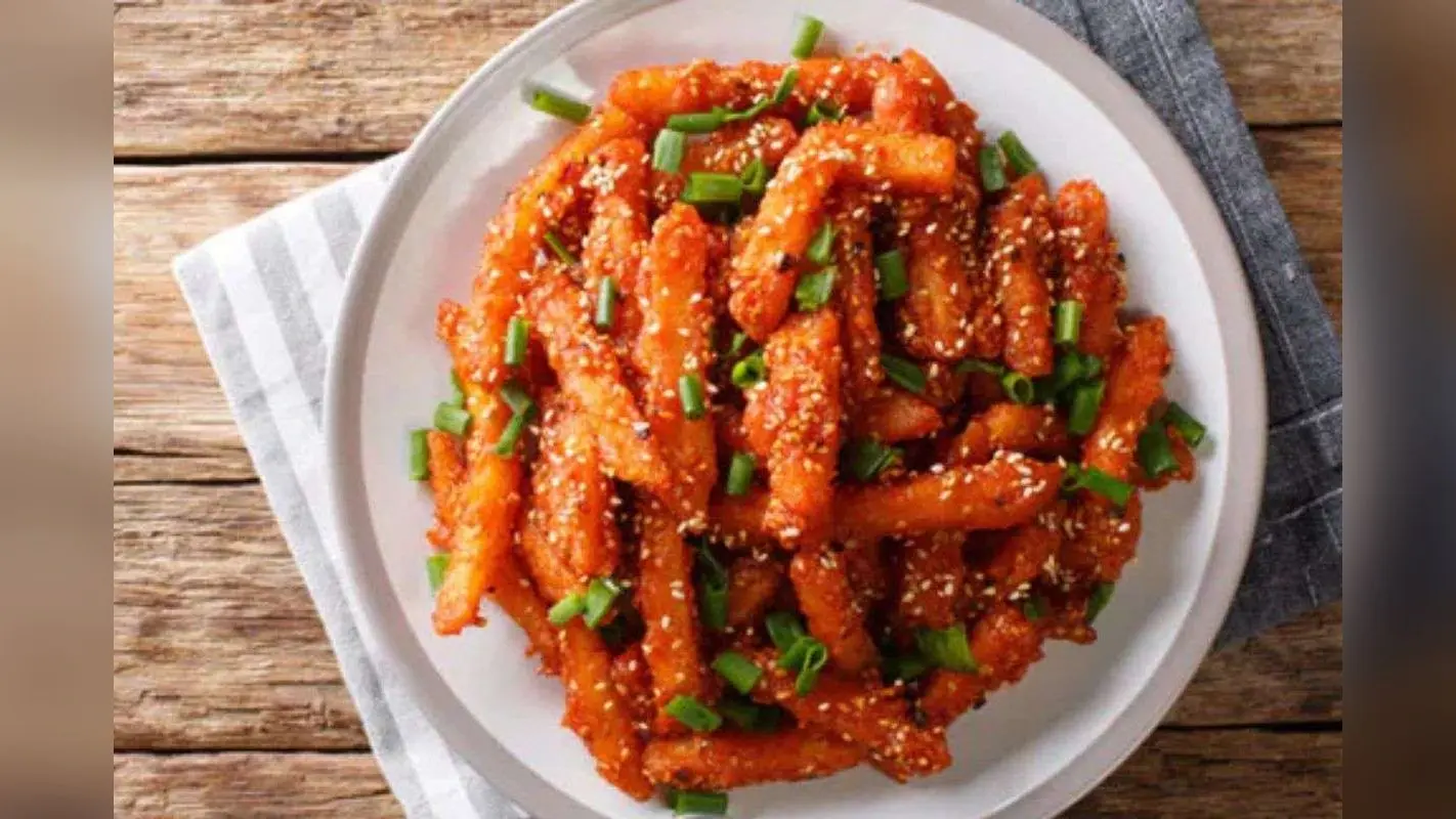 Quick Snacks Recipe: नाश्ते के लिए बेस्ट है चटपटा शेजवान पोटैटो फ्राई, फटाफट हो जाएगा तैयार
