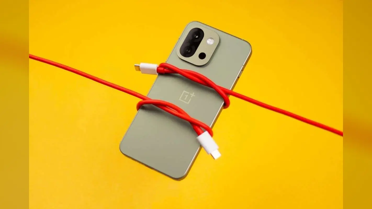 Best Compact Phones 2025: वजन में हल्के और साइज में छोटे, पॉकेट में आराम से आ जाते हैं ये कॉम्पैक्ट फोन्स, देखें लिस्ट