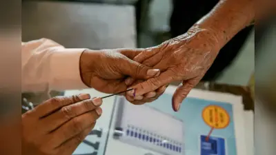 Bihar Election 2025: किशनगंज समेत 4 जिलों में 5 बूथों पर EVM खराब, 70 मिनट देर से शुरू हुई वोटिंग