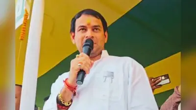 Bihar Election 2025: ‘ए सिपाही पकड़ो तो, जयचंदवा की पार्टी का है… ‘, सभा में हरा गमछा देख भड़के तेज प्रताप यादव