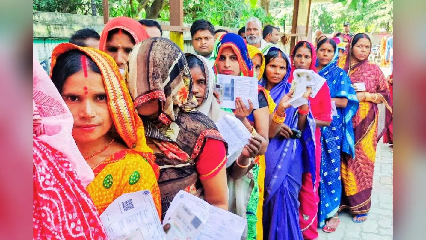 बिहार विधानसभा चुनाव 2025 के दूसरे चरण में कितना हुआ मतदान, एक-एक जिले का ब्योरा यहां देखें