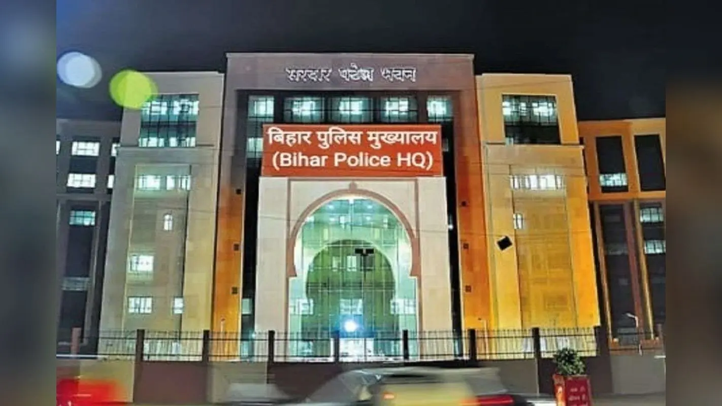 Bihar News: बिहार में अब ऐसा करने पर पुलिसकर्मियों पर गिरेगी गाज, हेडक्वार्टर से बड़ा आदेश जारी
