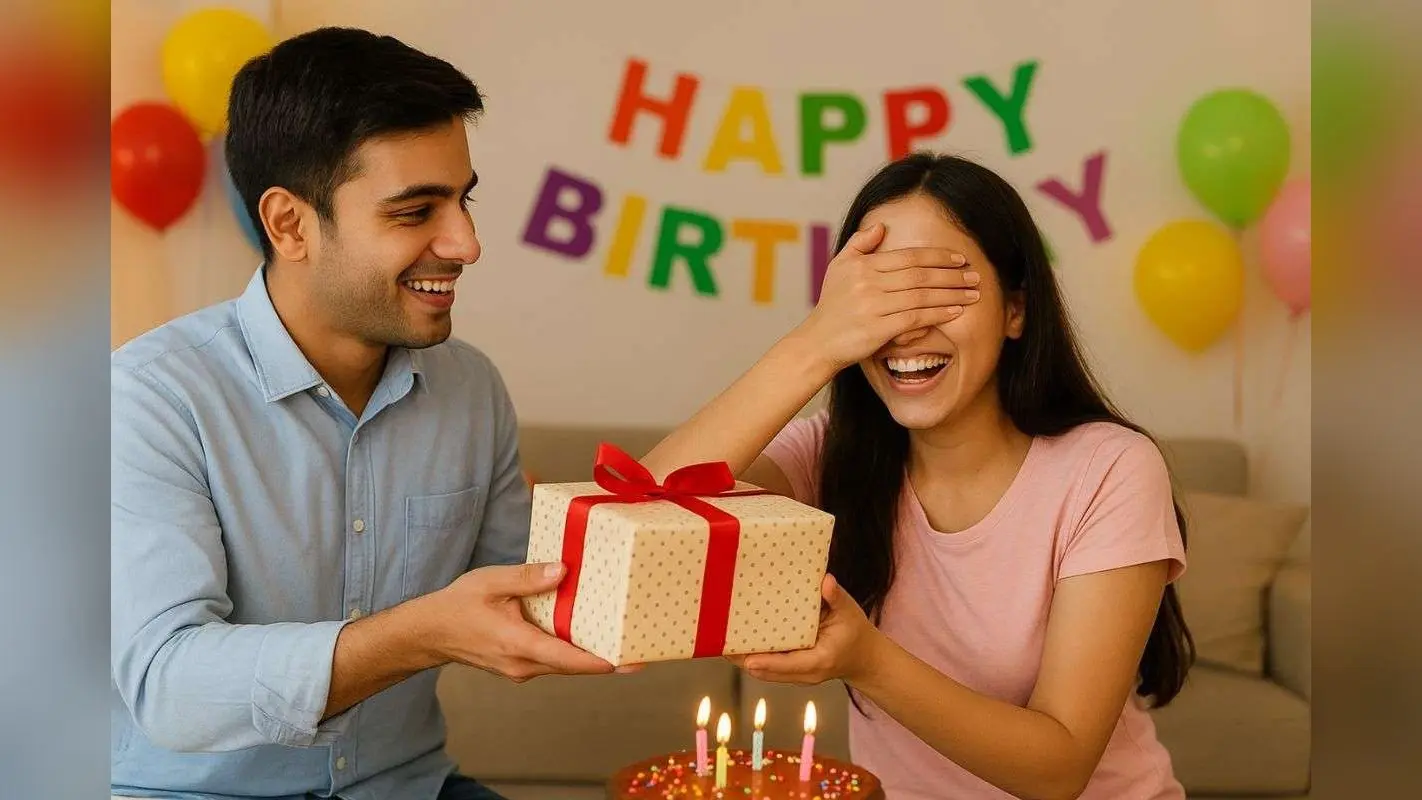 Birthday Surprise Ideas: बहन के बर्थडे पर फूलों से लेकर मूवी नाइट तक, ये सरप्राइज बनाएंगे उनका दिन यादगार