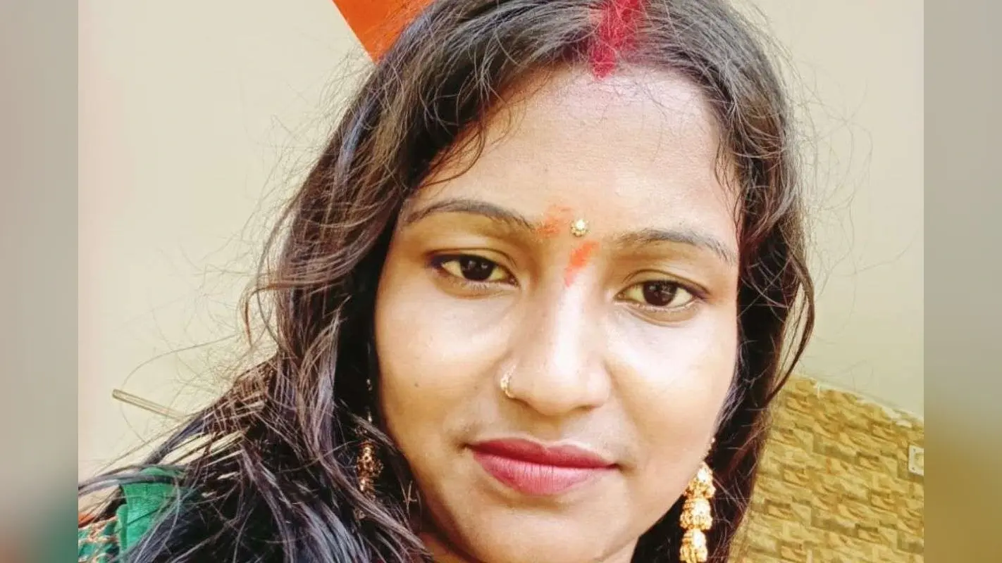 बोकारो में फंदे से झूलती मिली महिला, पिता ने लगाया हत्या का आरोप, रहस्यमयी मौत पुलिस के लिए बनी पहेली