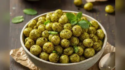 Chatpata Pudina Makhana Namkeen: अब चाय के साथ बोरिंग स्नैक्स नहीं, घर पर बनाकर ट्राई करें चटपटा पुदीना मखाना नमकीन