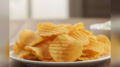 Children’s Day Special Aloo Chips Recipe: बाल दिवस पर बच्चों को खिलाएं घर का बना टेस्टी आलू चिप्स
