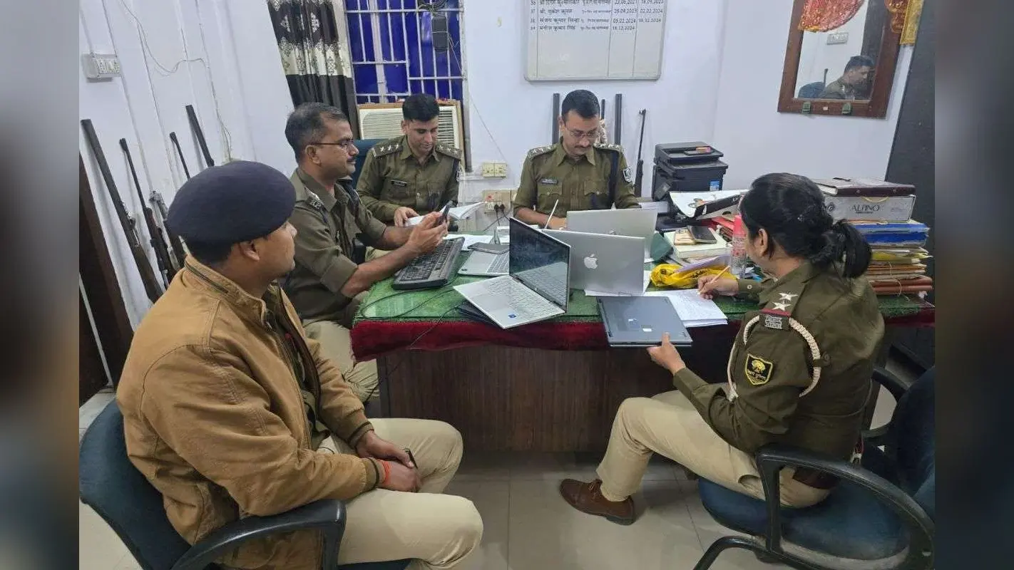 कई राज्यों में फैला साइबर फ्रॉड का नेटवर्क बक्सर में हुआ बेनकाब, पुलिस ने 19 अपराधी दबोचे