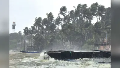 Cyclone Ditwah: चक्रवात दितवाह से भारी तबाही की संभावना, तमिलनाडु सहित इन राज्यों में भारी बारिश, आंधी-तूफान का अलर्ट