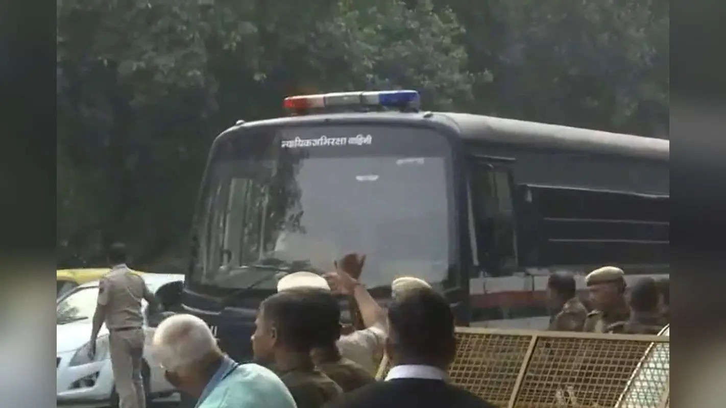Delhi Blast: दिल्ली विस्फोट मामले में NIA की ताबड़तोड़ कार्रवाई, तीन डॉक्टर समेत 4 गिरफ्तार, कोर्ट ने 10 दिन की कस्टडी में भेजा