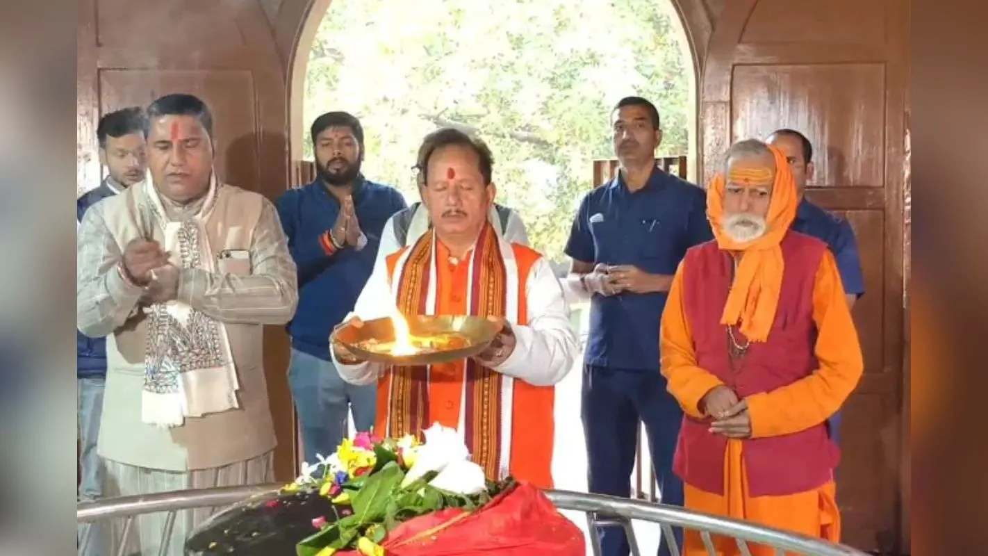 Bihar Chunav Update: मतगणना के पहले भगवान की शरण में पहुंचे डिप्टी सीएम, एनडीए की जीत का किया दावा
