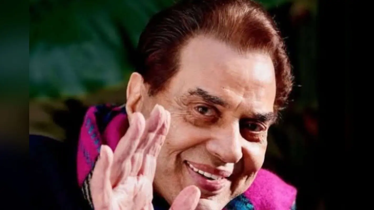 Dharmendra आखिर क्यों कहे जाते हैं बॉलीवुड के ‘ही-मैन’? जानें गैराज में 200 रुपए कमाने से भारतीय सिनेमा के सुपरस्टार बनने तक का सफर