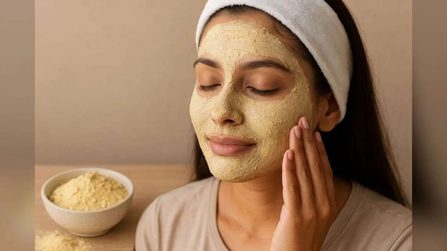 DIY Face Pack: खूबसूरत और निखरी त्वचा के लिए घर पर बनाएं ये होममेड फेस पैक