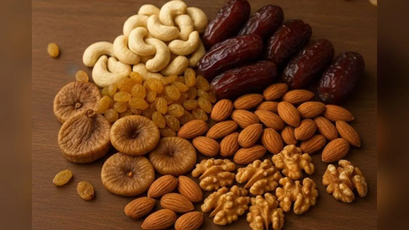 Dry Fruits For Winter Season: सर्दियों में रोजाना करें इन ड्राई फ्रूट्स का सेवन, शरीर को अंदर से रखेगा गर्म