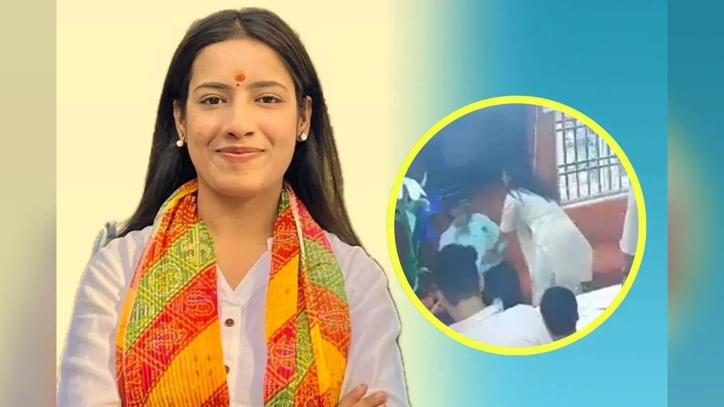 प्रोफेसर को थप्पड़ मारने वाली ABVP की दीपिका झा पर एक्शन, 2 महीने के लिए सस्पेंड हुईं DUSU सेक्रेटरी