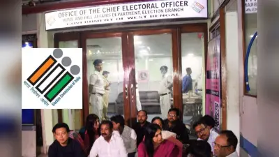 बंगाल में बीएलओ के आंदोलन का चुनाव आयोग ने लिया संज्ञान, कोलकाता पुलिस से मांगी कार्रवाई रिपोर्ट