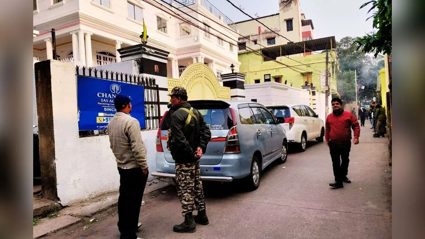 ED Raids: कोयला तस्करी और बीसीसीएल टेंडर घोटाला मामले में बंगाल और झारखंड में 25 ठिकानों पर ईडी के छापे