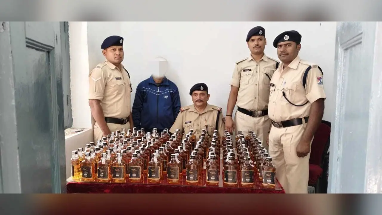 Giridih News :ऑपरेशन सतर्क के तहत 122 बोतल देसी शराब के साथ युवक पकड़ाया