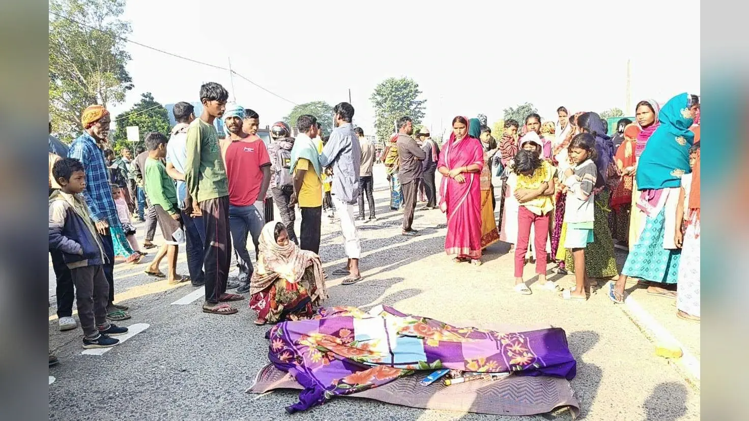 जंगली हाथी ने किसान को कुचलकर मार डाला, विरोध में एनएच-75 दो घंटे जाम