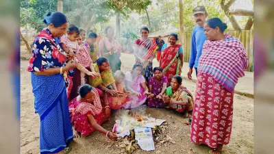 East Singhbhum News : आधा नवंबर पार, न कंबल मिला न अलाव की व्यवस्था हुई, ठिठुर रहे ग्रामीण