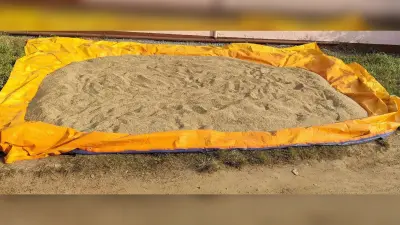 East Singhbhum News : नहीं खुले सरकारी केंद्र, बाजार में 14-15 रुपये किलो धान बेच रहे किसान