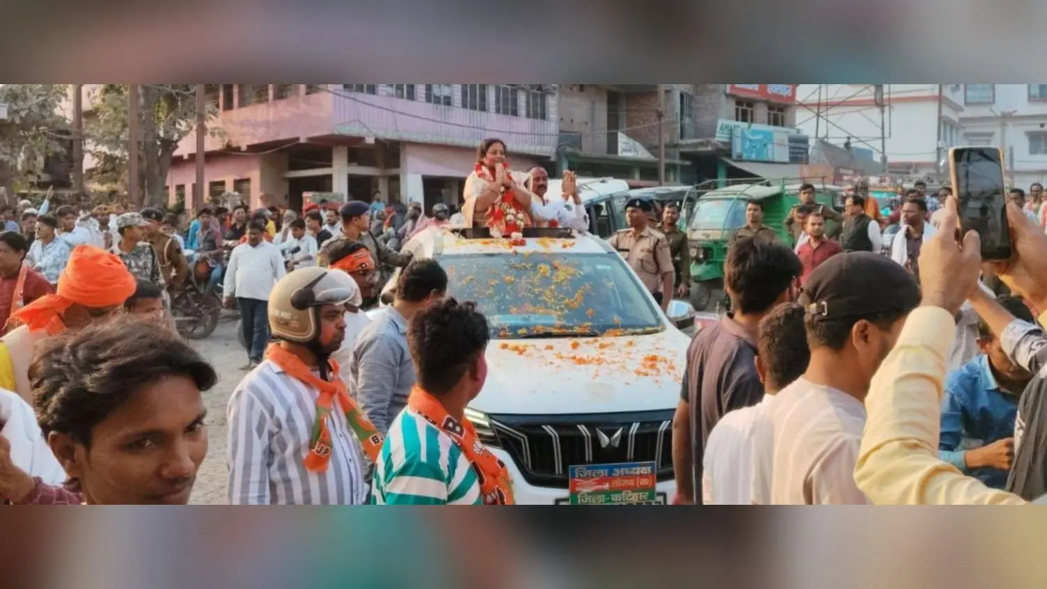 कार्यकर्ता सम्मान समारोह व विजय जुलूस में उमड़ी समर्थकों की भीड़