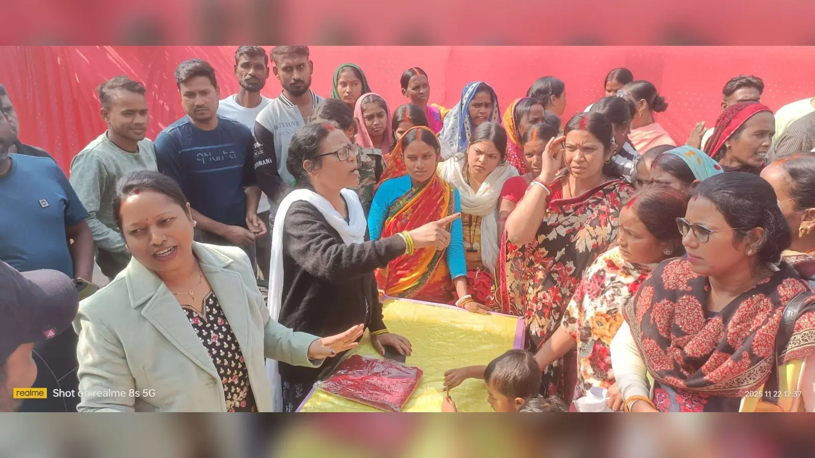 Dhanbad News: जीतपुर व कालाडाबर में मंईयां सम्मान व अबुआ आवास का काउंटर नहीं लगाने पर हंगामा