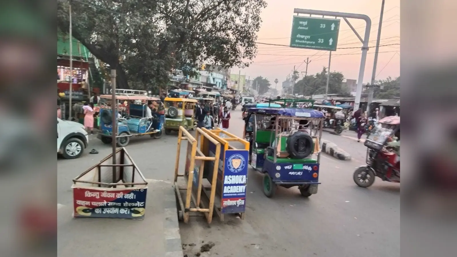 अतिक्रमण से कराह रही विद्यापीठ चौक के चारों ओर की सड़कें