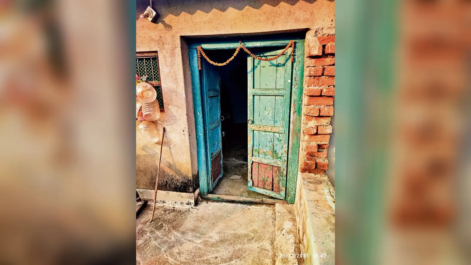 East Singhbhum News : दूसरे कमरे में सोता रहा मालिक और चोर साफ कर गये अलमीरा