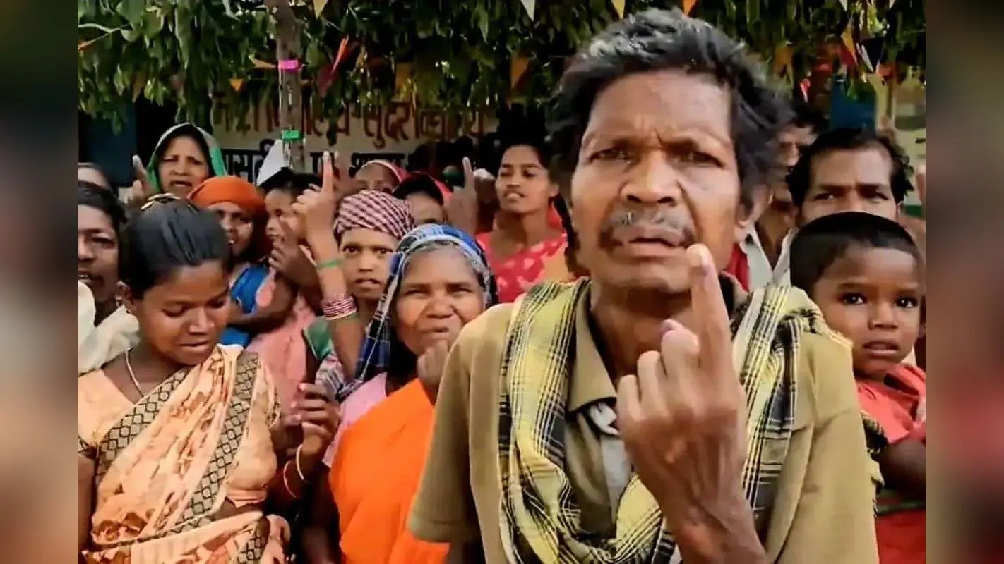 Bihar Election 2025: दूसरे फेज में इन घने जगलों के बीच पहली बार वोटिंग, बेखौफ होकर बूथ तक पहुंच रहे मतदाता