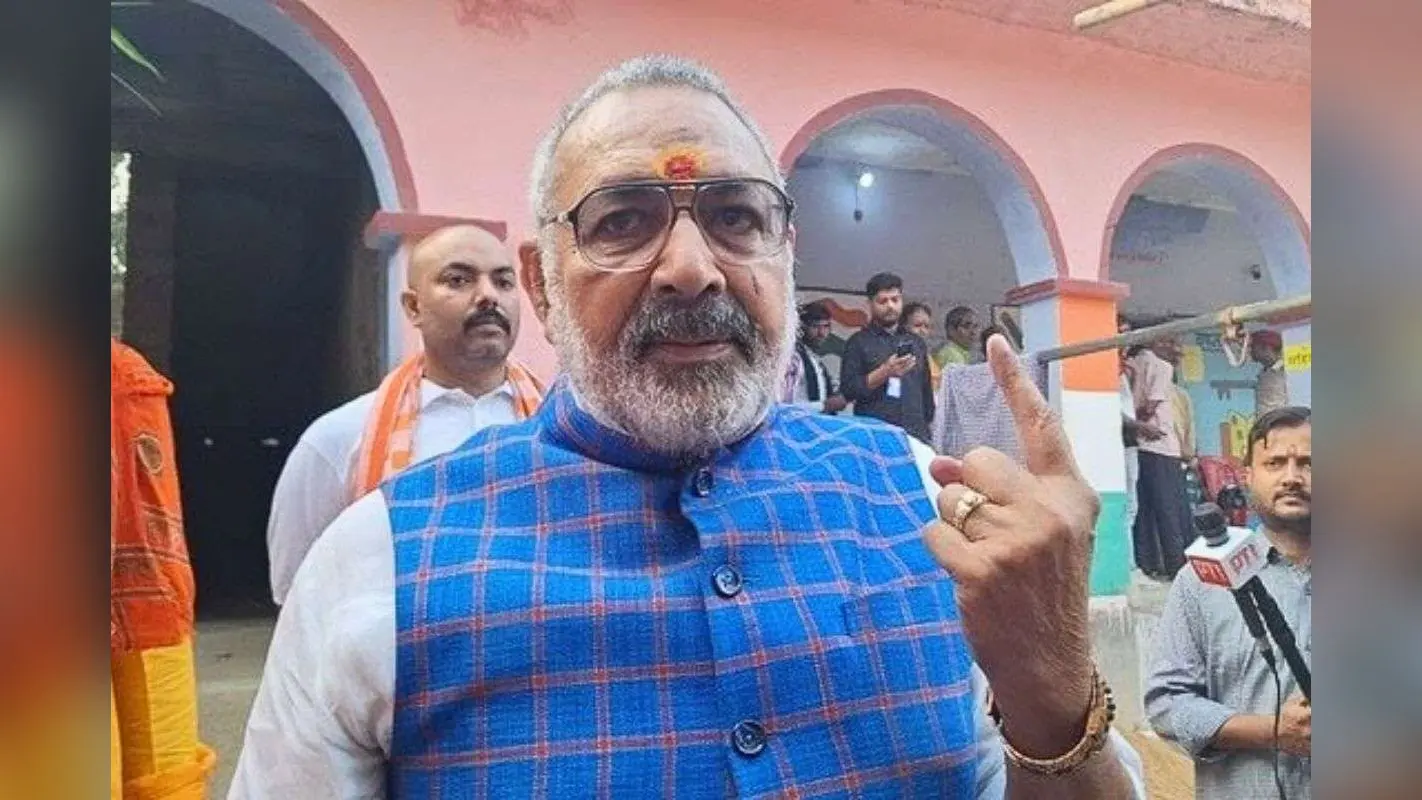 Bihar Elections 2025: अपने बूथ के पहले वोटर बने गिरिराज सिंह, बोले- मंदिर भारत में नहीं बनेगा तो पाकिस्तान में बनेगा
