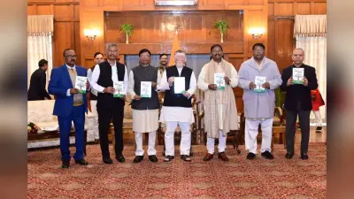 झारखंड : राजभवन में जनजातीय संस्कृति की गूंज, राज्यपाल ने किया ‘उरांव धर्म एवं प्रथाएं’ पुस्तक का लोकार्पण