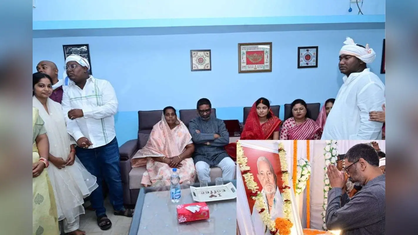सीएम हेमंत सोरेन पहुंचे बोकारो, पूर्व मंत्री बेबी देवी के ससुर को दी श्रद्धांजलि