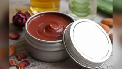 Homemade Cheek Tint: बिना किसी महंगे ब्यूटी प्रोडक्ट लगाए भी पाएं मेकअप वाला ग्लो, कम खर्चे में घर पर तैयार करें होममेड चीक टिंट