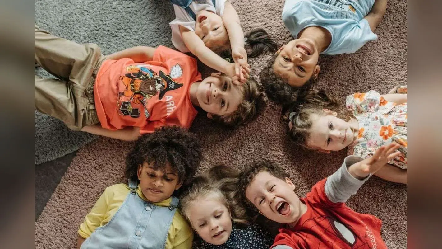 World Children’s Day 2025: 20 नवंबर को दुनियाभर में क्यों मनाया जाता है बाल दिवस, भारत के चिल्ड्रेन डे से कितना है अलग