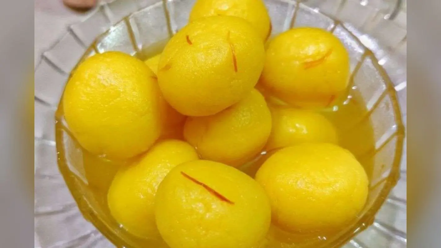 Kamala Bhog Recipe in Hindi: स्वादिष्ट और झटपट बनने वाली स्पॉन्जी ऑरेंज रसगुल्ला रेसिपी