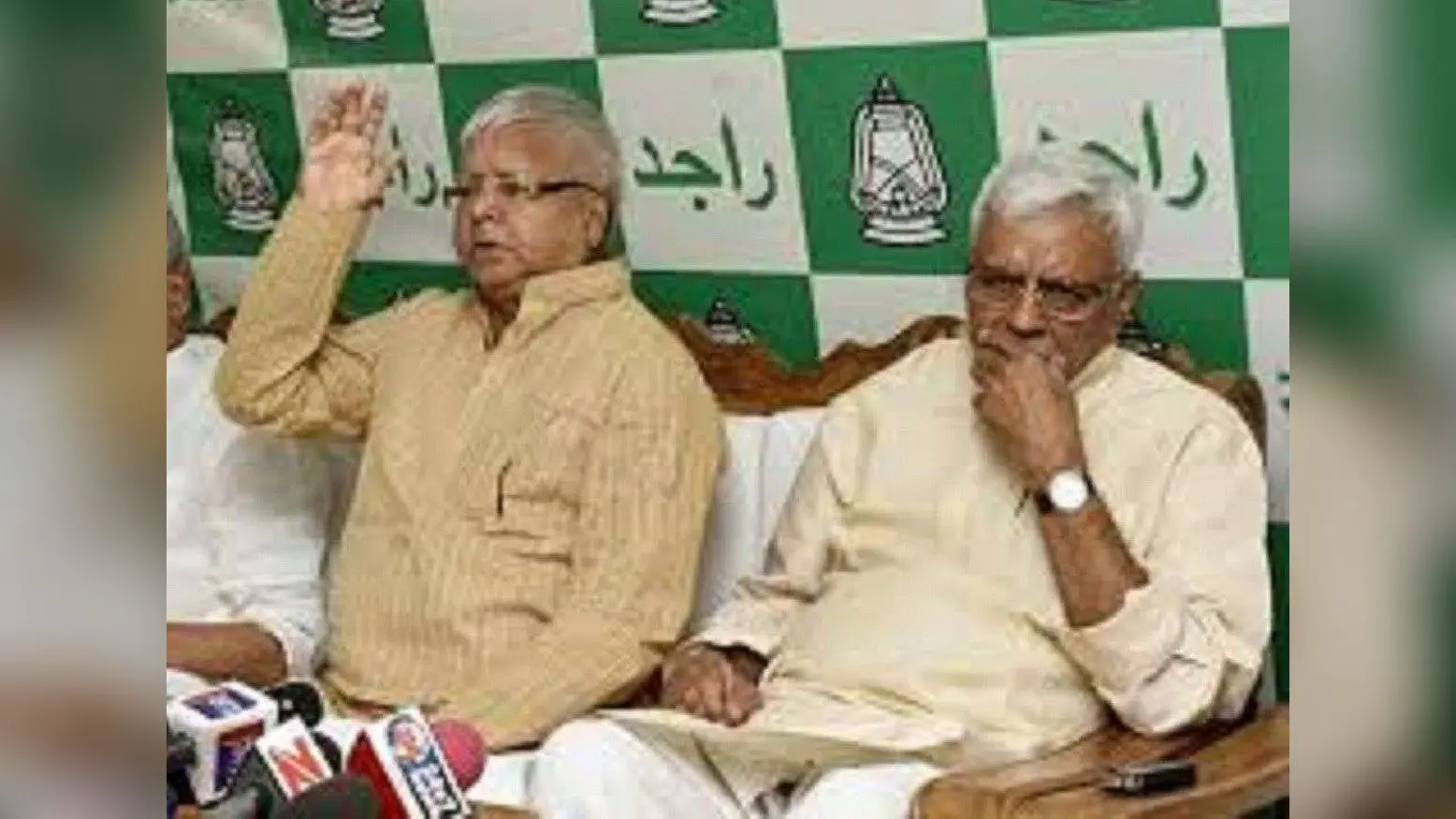 Bihar News: तेजस्वी यादव के खिलाफ शिवानंद तिवारी ने खोला मोर्चा, ‘धृतराष्ट्र’ से की लालू यादव की तुलना