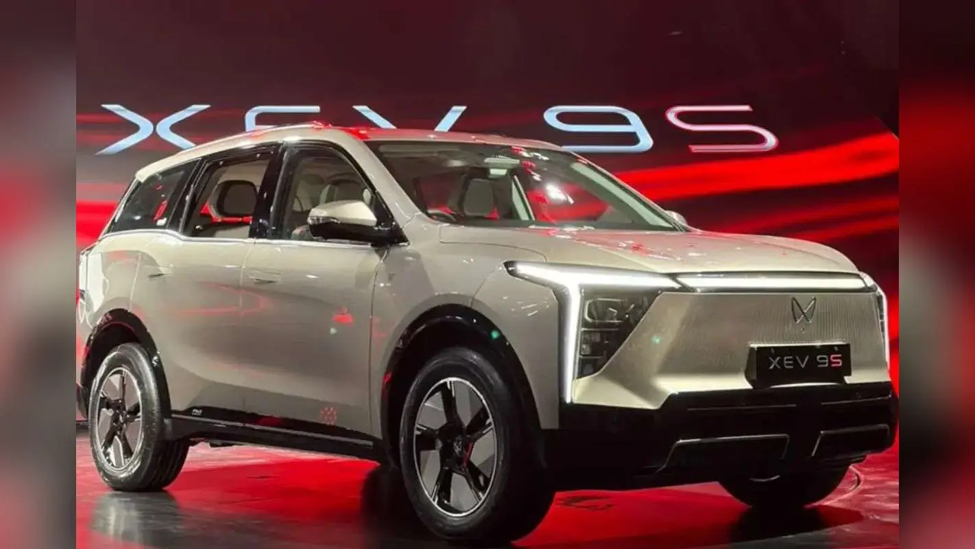 Mahindra XEV 9S की इंटीरियर झलक हुई वायरल, लॉन्च से पहले देखें कैबिन का शानदार लुक, 27 नवंबर को होगी एंट्री