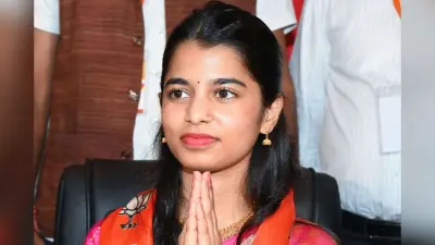 Maithili Thakur: कभी Indian Idol और सारेगामापा से मिली रिजेक्शन, अब बनीं अलीनगर की सबसे युवा विधायक, जानें मैथिली ठाकुर का स्टारडम तक सफर