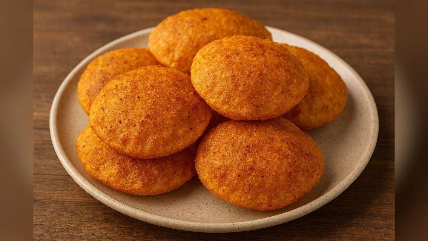 Masala Puri Recipe: गरमा-गरम सब्जी के साथ परोसें मसाला पूरी, जानिए घर पर बनाने का आसान तरीका
