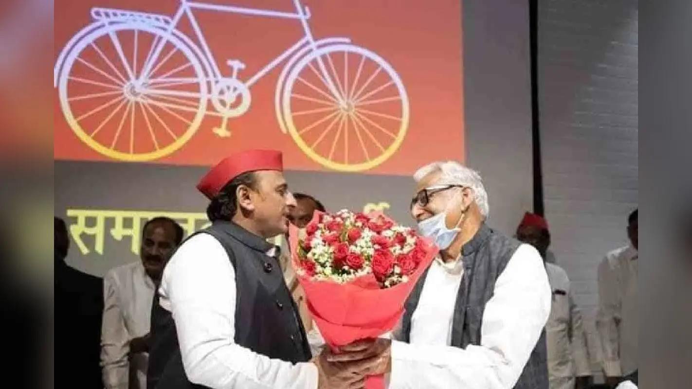 Bihar Politics : कुछ ही दिनों में नीतीश कुमार को सत्ता से बाहर कर सकती है बीजेपी, सपा नेता का बड़ा दावा