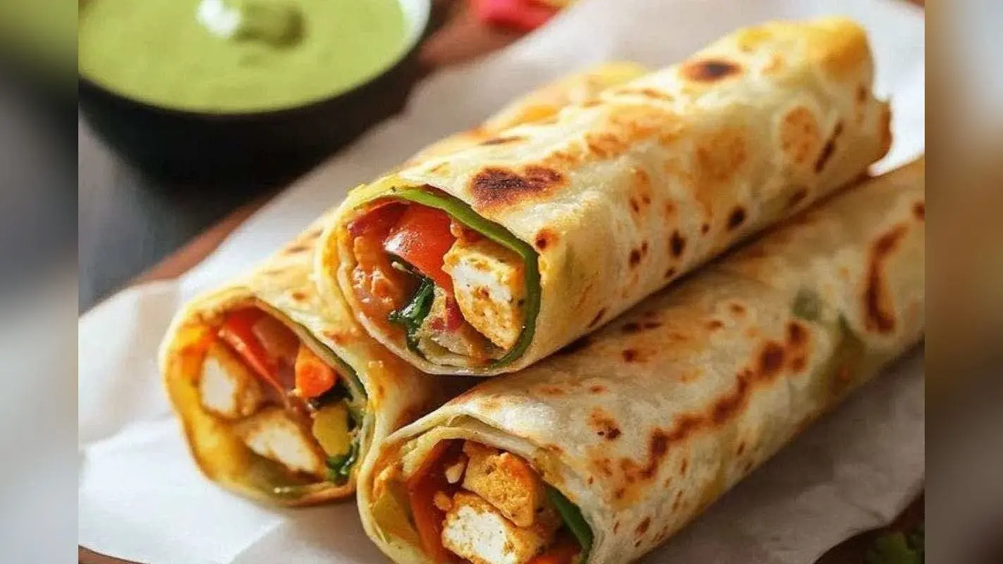 Paneer Frankie Recipe: बच्चों के लिए बनाएं स्ट्रीट स्टाइल पनीर फ्रैंकी, हर बाइट में मिलेगा मसालेदार और टेस्टी स्वाद