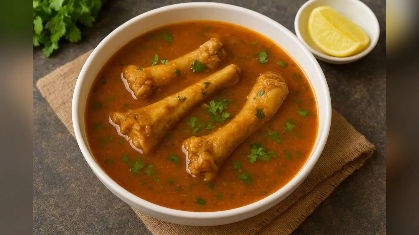 How To Make Paya Soup: सर्दियों का टॉनिक, घर पर बनाएं स्वादिष्ट और पौष्टिक पाया सूप