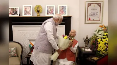 LK Advani Birthday: पीएम मोदी ने लालकृष्ण आडवाणी से उनके आवास पर मुलाकात की, जन्मदिन की शुभकामनाएं दीं, देखें तस्वीरें